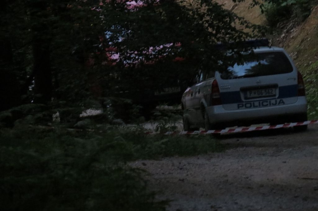 FOTO: Jožeta iz Litije povozilo lastno vozilo