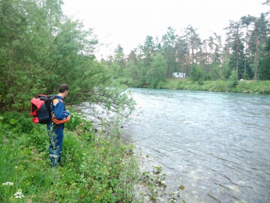 Krško: pod mostom našel minometno mino