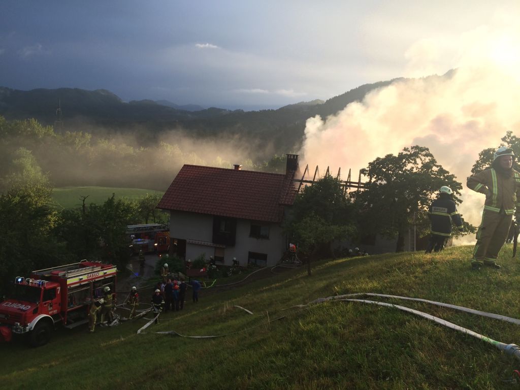 FOTO: Strela kriva za požar na Šmarjetni gori