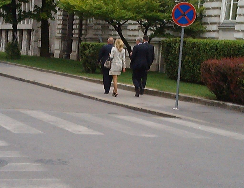 FOTO: Kresalova s Senico pešači po mestu