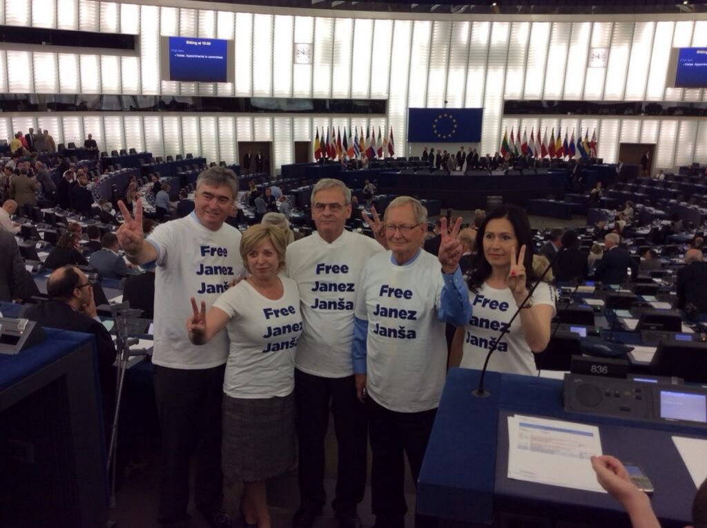 FOTO: Janšo podpirajo tudi v Evropskem parlamentu