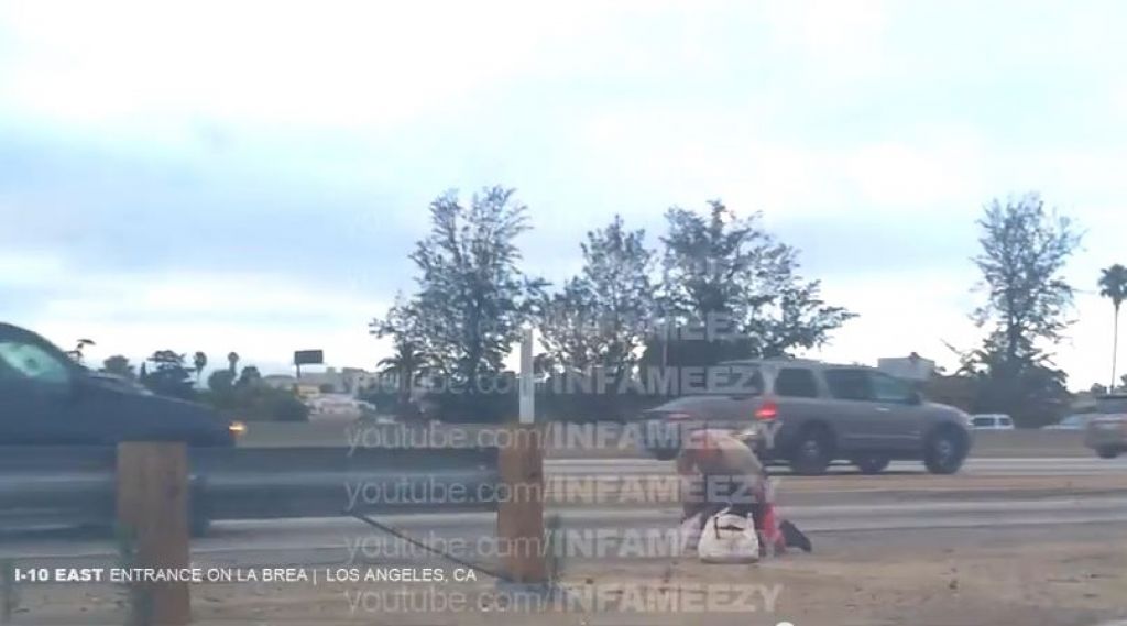 VIDEO: Policist ob cesti zverinsko pretepel žensko