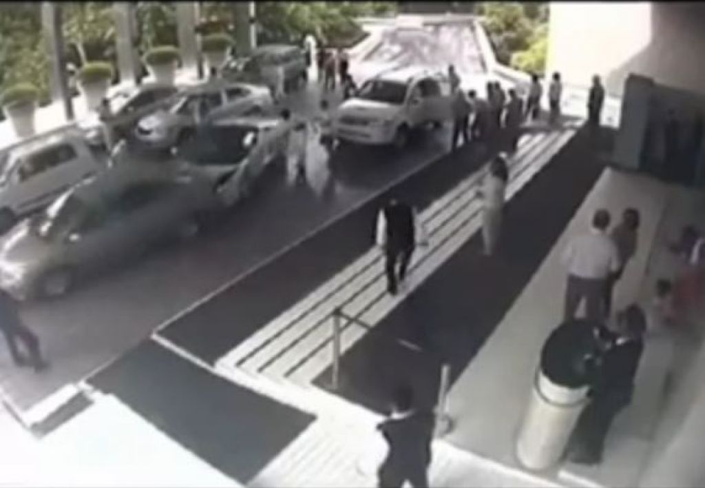 VIDEO: Hotelski uslužbenec, ki ne bo nikoli več parkiral lamborghinija