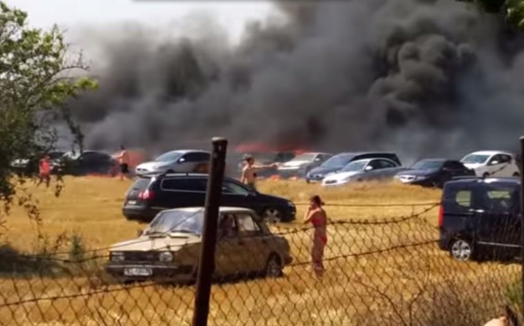 VIDEO: »Skrivnostni požar v slovenskem letovišču, zgorelo prek 50 avtov«