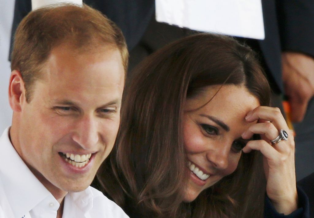 Klofuta kraljici: Kate in William odhajata