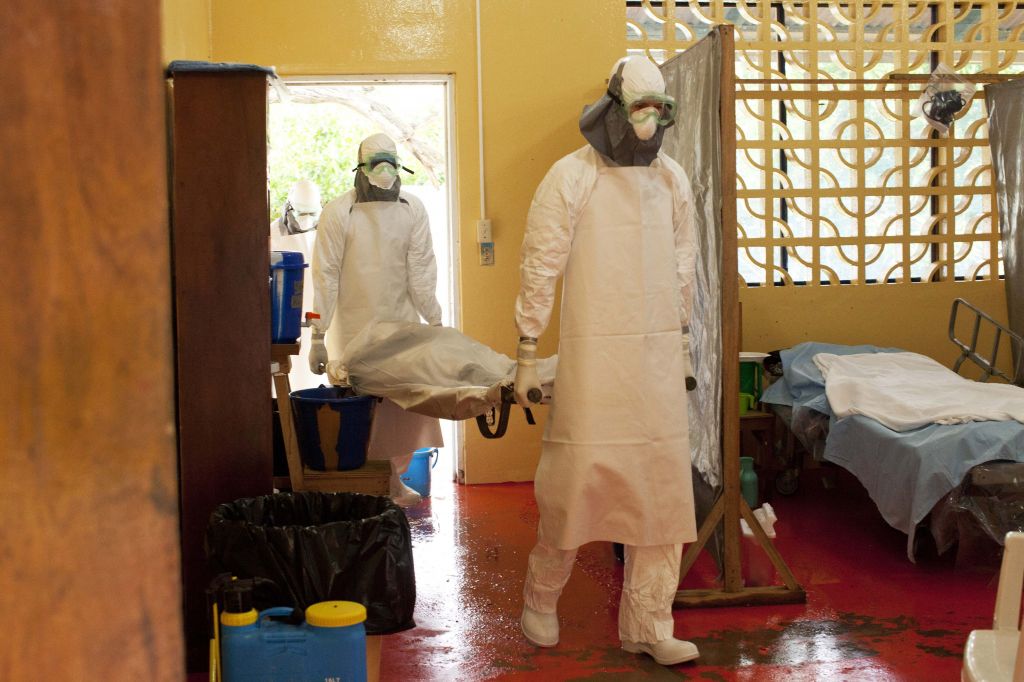 Zdravniki: Virus ebole je ušel izpod nadzora 
