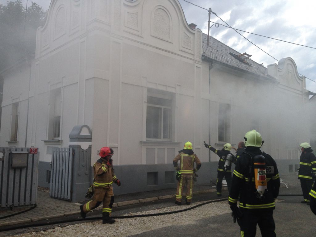FOTO: Murska Sobota: Požar uničil hišo pod spomeniškim varstvom