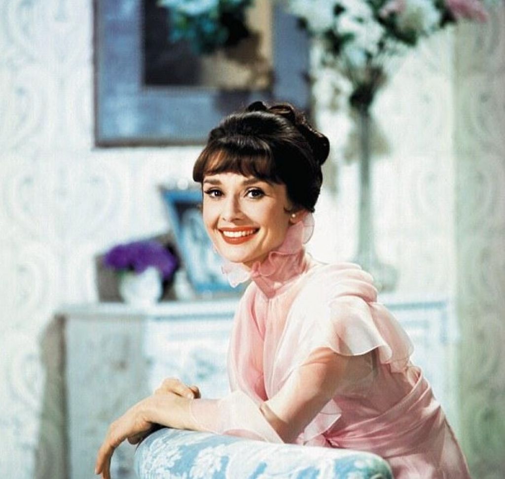 Sinova Audrey Hepburn prodajata njene obleke