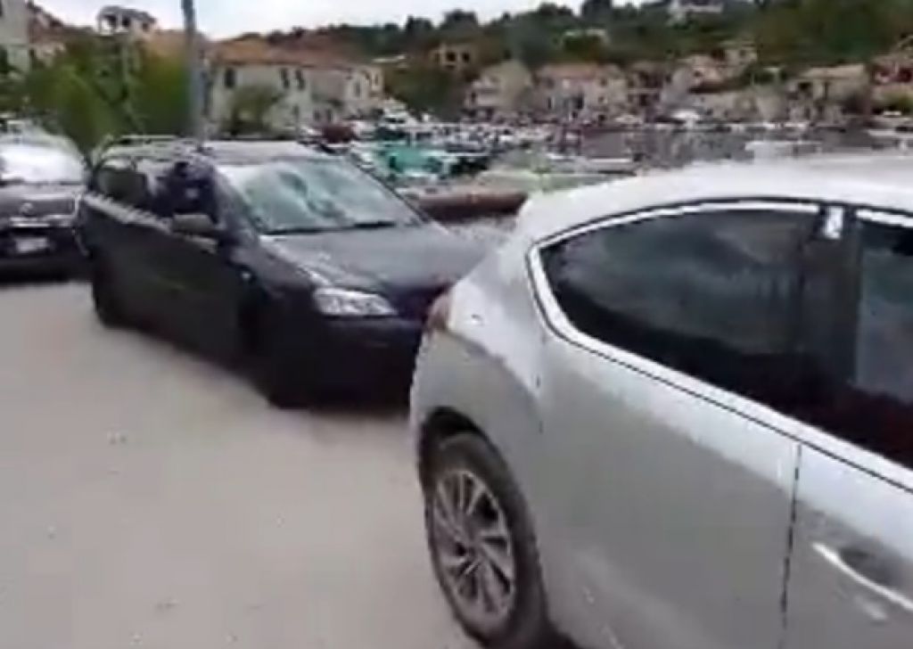 VIDEO: Trogir: nočejo pristanišča, turisti ostali ujeti na otoku