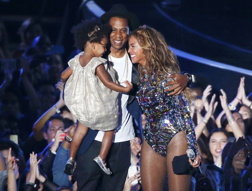 FOTO in VIDEO: Objokana Beyonce z družino ganila svet