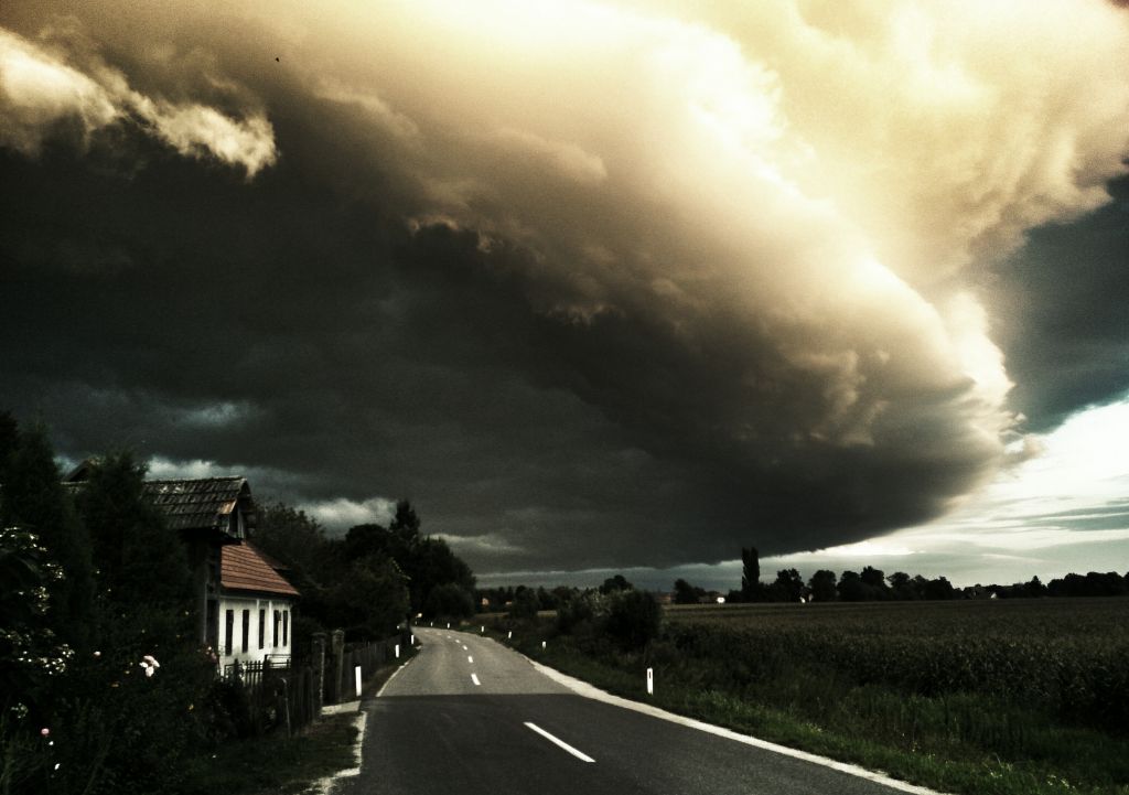 FOTO: Nebo nad Slovenijo se je stemnilo ...