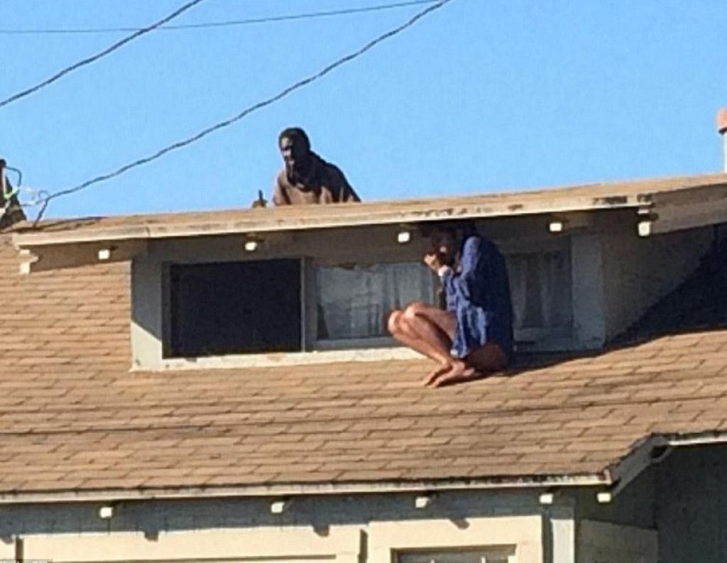 FOTO: Igralka pred zločincem pobegnila na streho