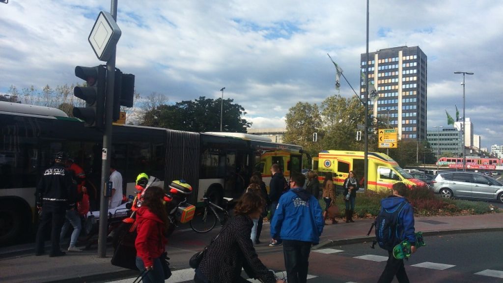 FOTO: V središču Ljubljane reševali potnico