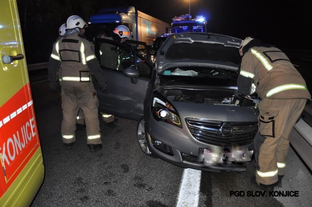 FOTO: Na avtocesti huda prometna nesreča