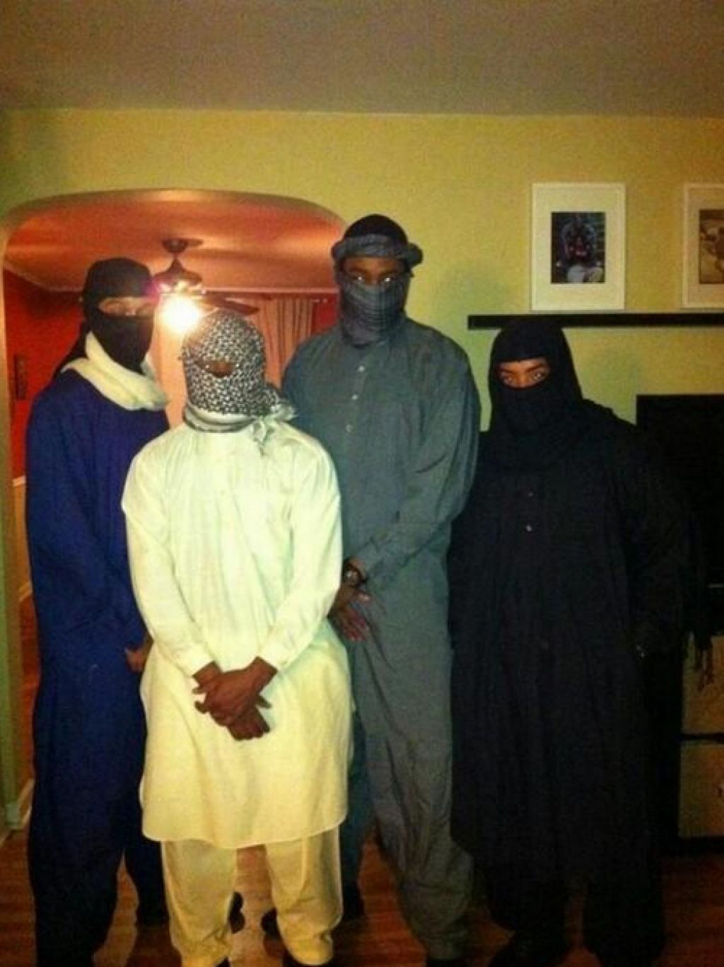 FOTO: Za noč čarovnic postali islamski skrajneži
