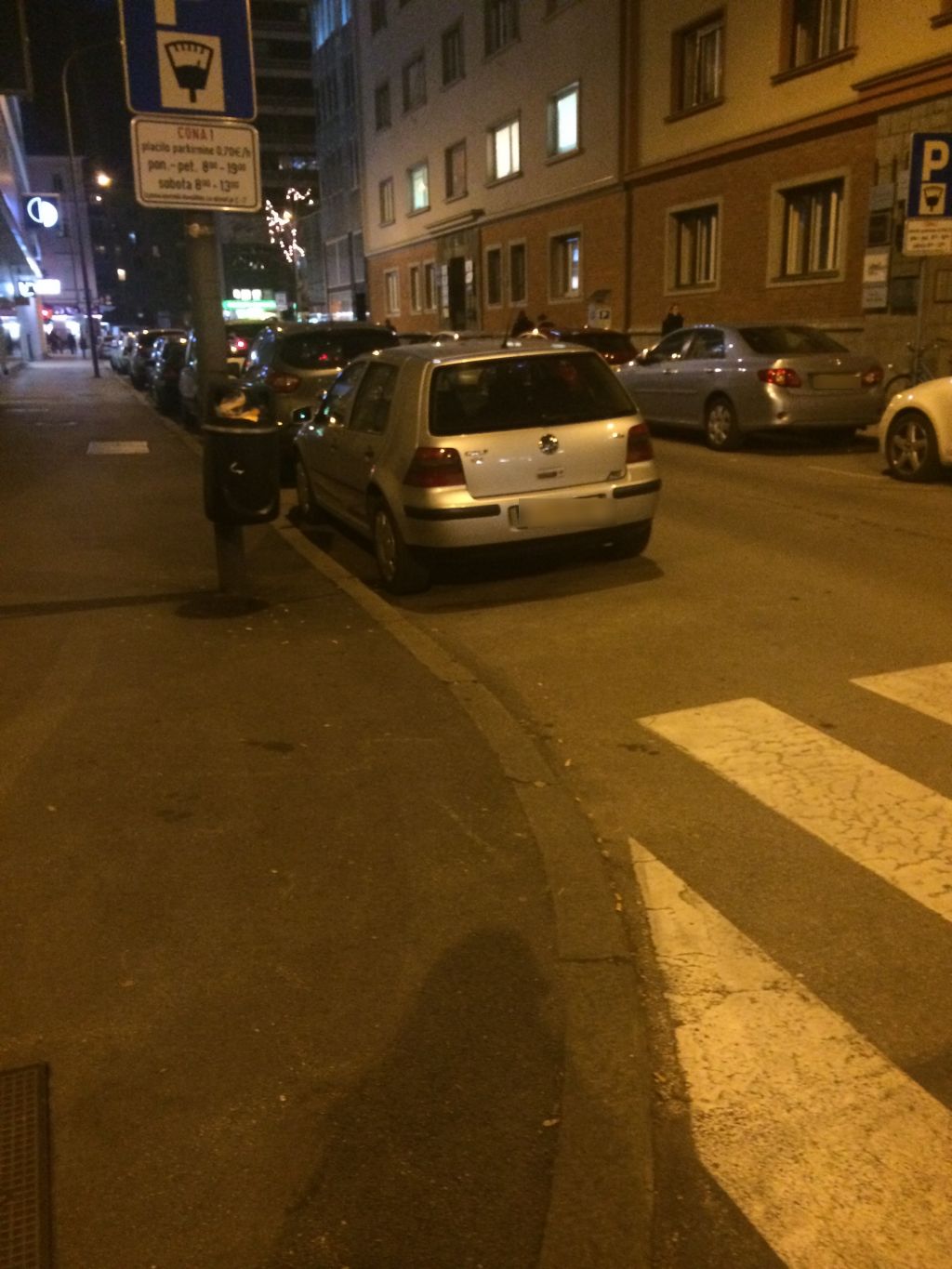 FOTO: Eks minister zgrešil parkirišče