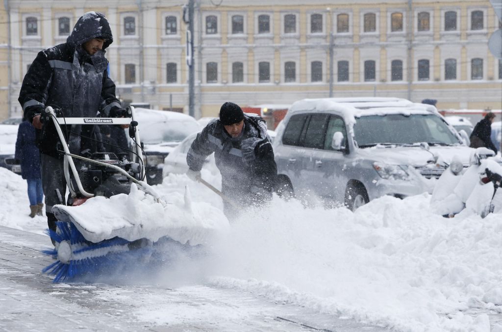 FOTO in VIDEO: Snežna nevihta v Moskvi ohromila promet