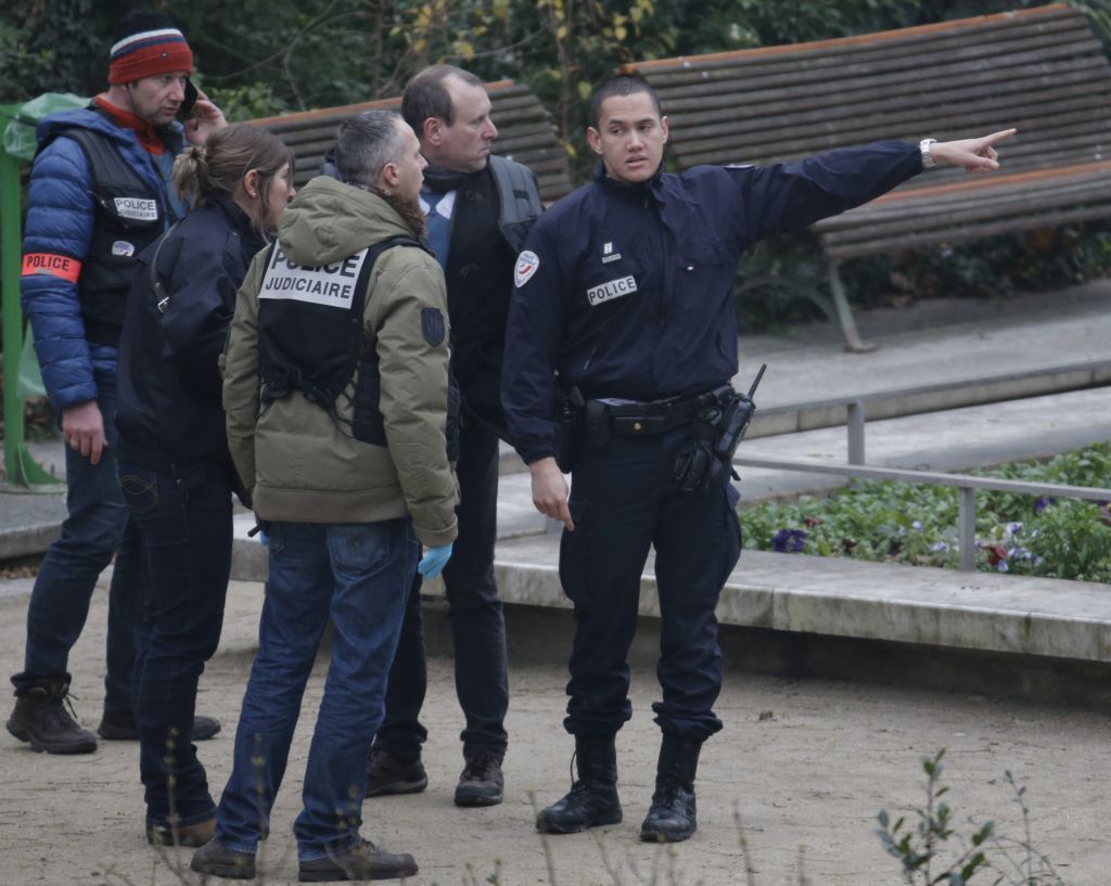 FOTO in VIDEO: Posnetki razkrivajo grozljivo dogajanje v Parizu