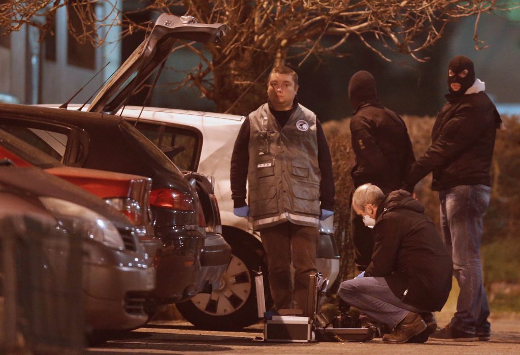 Več eksplozij po Franciji, osumljenca na severu države