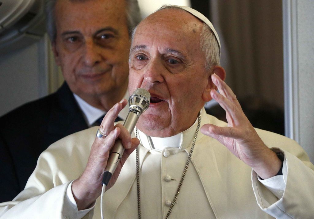 Papežev poziv: Ne množite se kot zajci