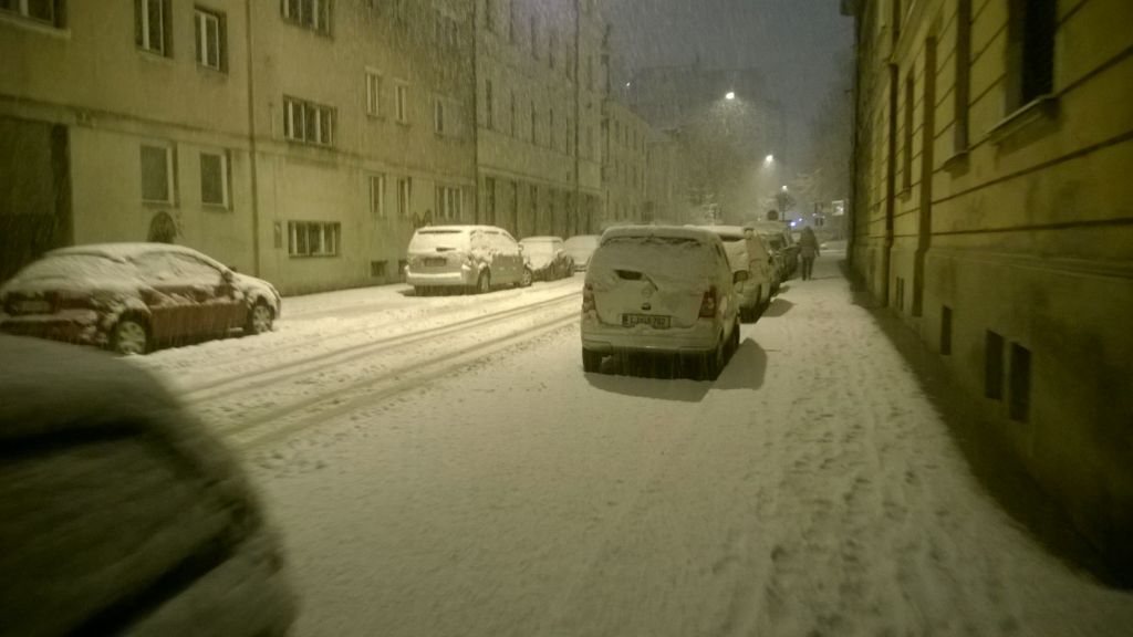 FOTO: Slovenijo zajelo močno sneženje