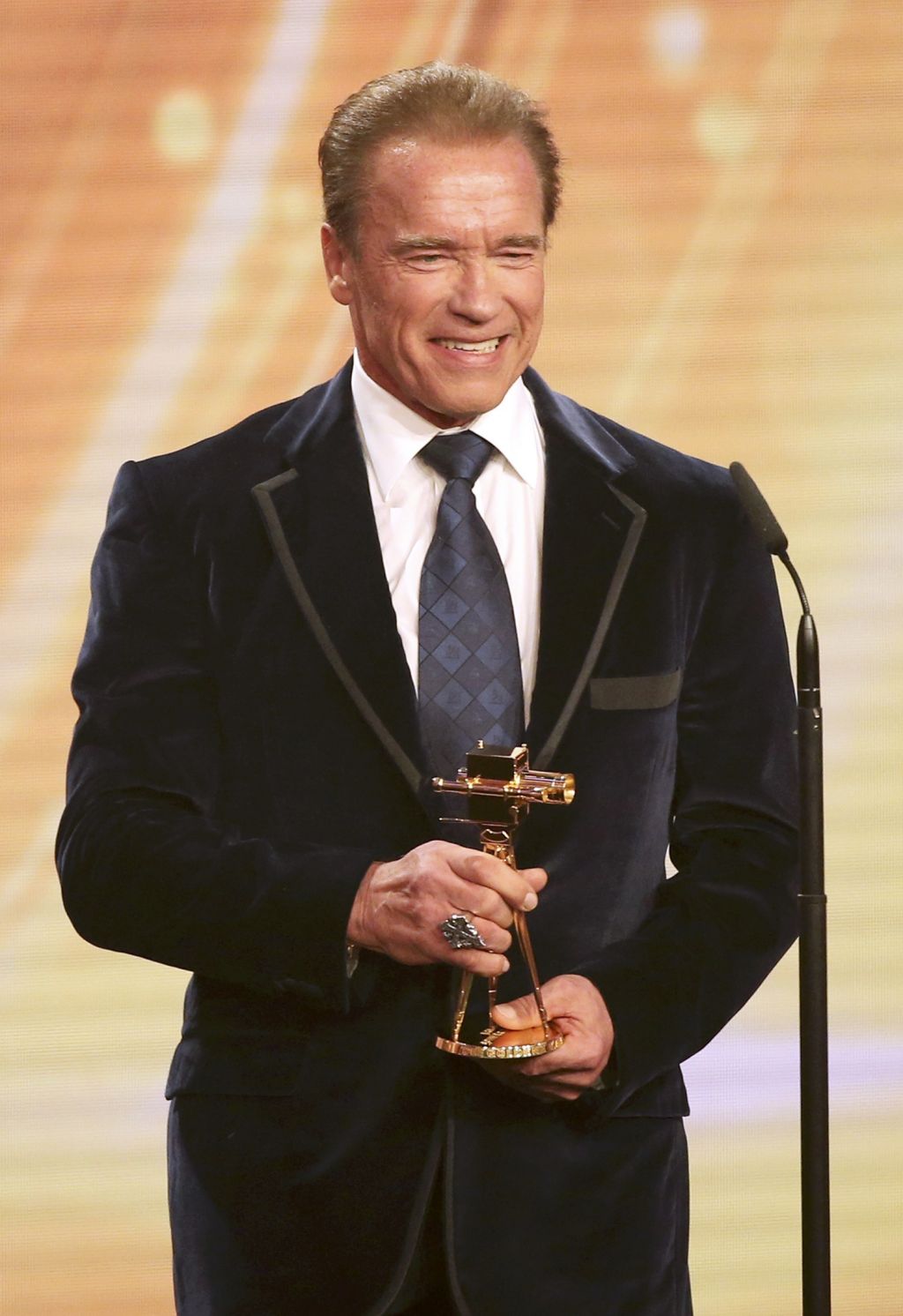 FOTO: Schwarzenegger združen s svojim dvojčkom