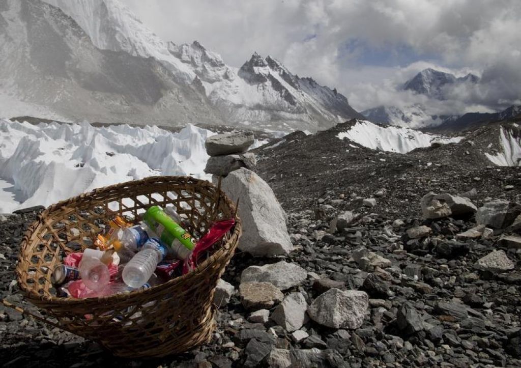 Človeški iztrebki ogrožajo Mount Everest