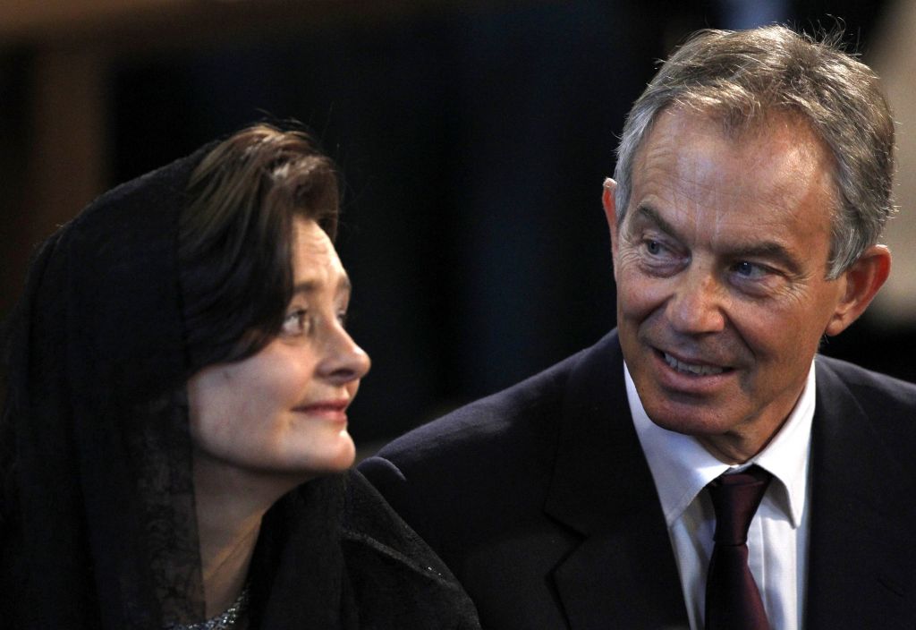 Blairova živita ločeno, ločila pa se ne bosta