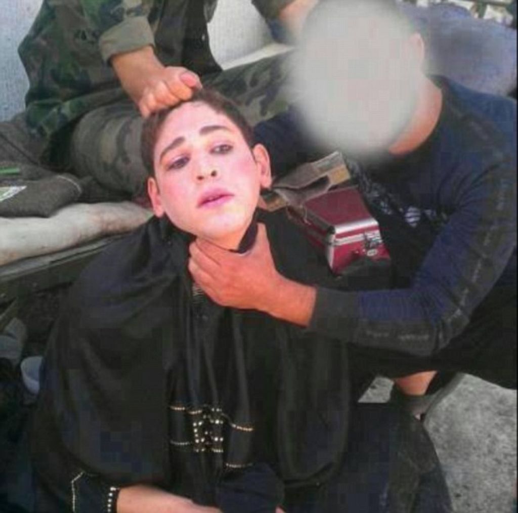 FOTO: Džihadisti se oblačijo v ženske in ličijo. Preberite, zakaj