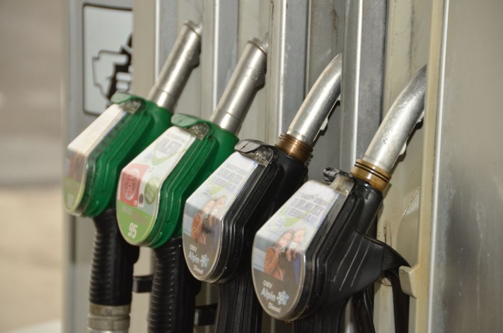 Cene goriva: na črpalko šele po polnoči