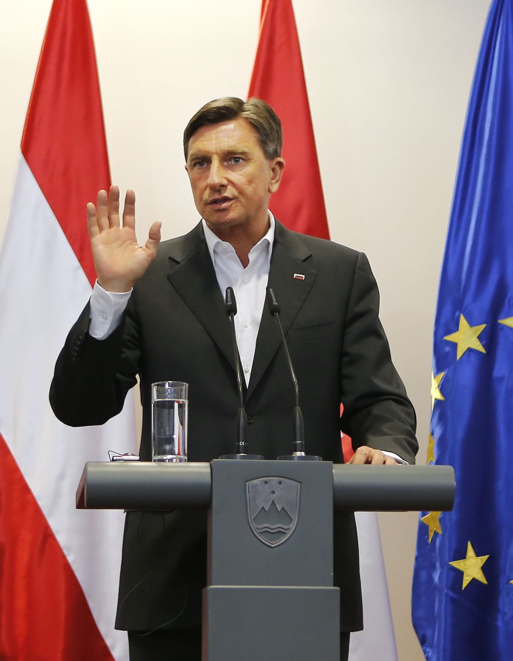 Pahorjevi so prepričani, da je bila Kolinda v Ameriki na dopustu