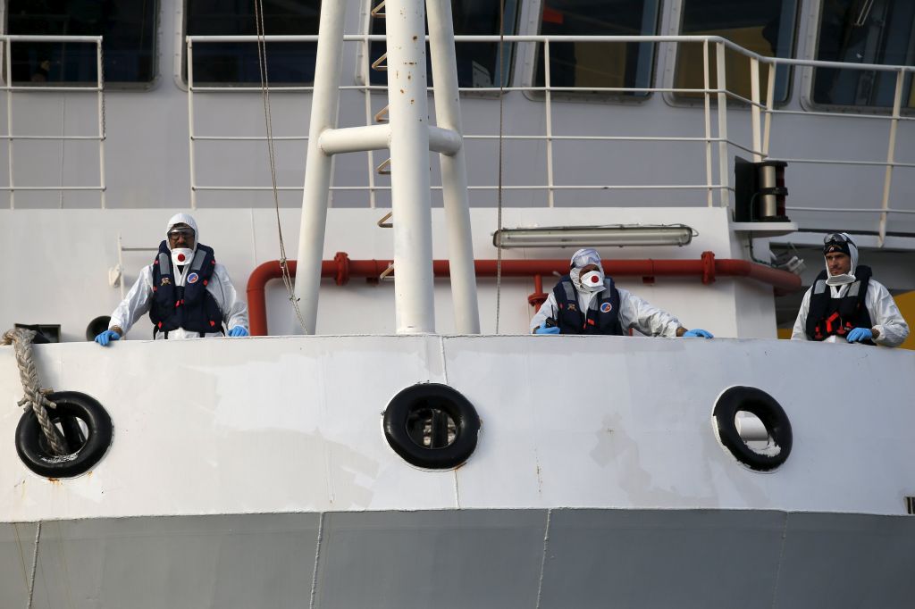 FOTO: Ladja se je potapljala, ljudje pa zaklenjeni