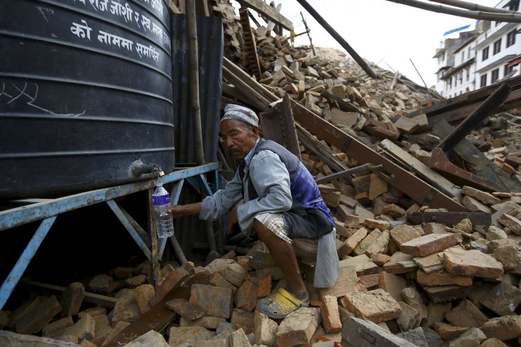 FOTO: Grozljive fotografije iz Nepala so pretresle svet