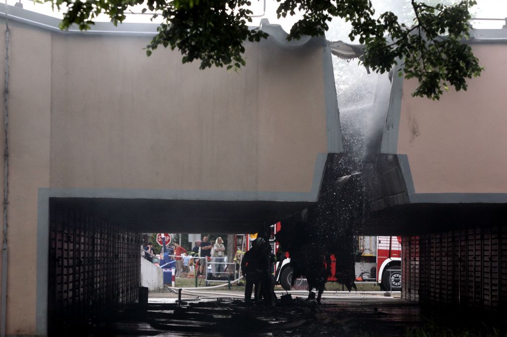 FOTO: Ognjena stihija v Šiški: zakaj je zagorelo, policija ne ve