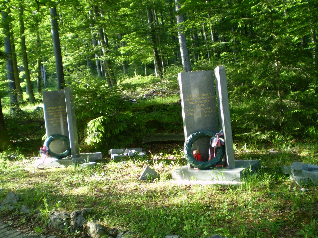 FOTO: Ukradli so kipe poveljnikov slovenske partizanske vojske