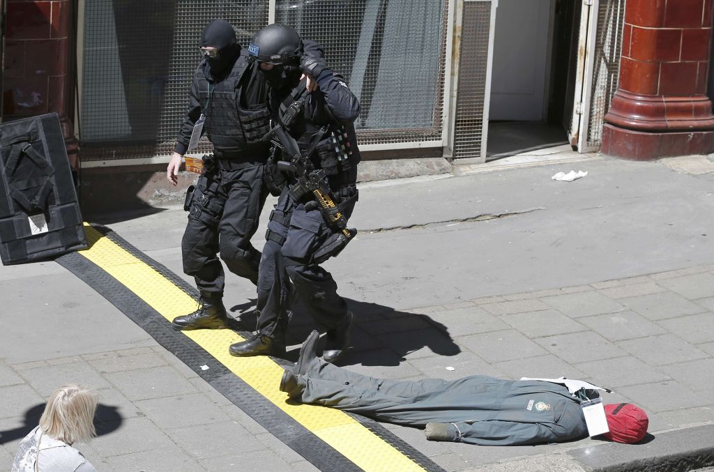 FOTO: Britanci se pripravljajo na teroristični napad