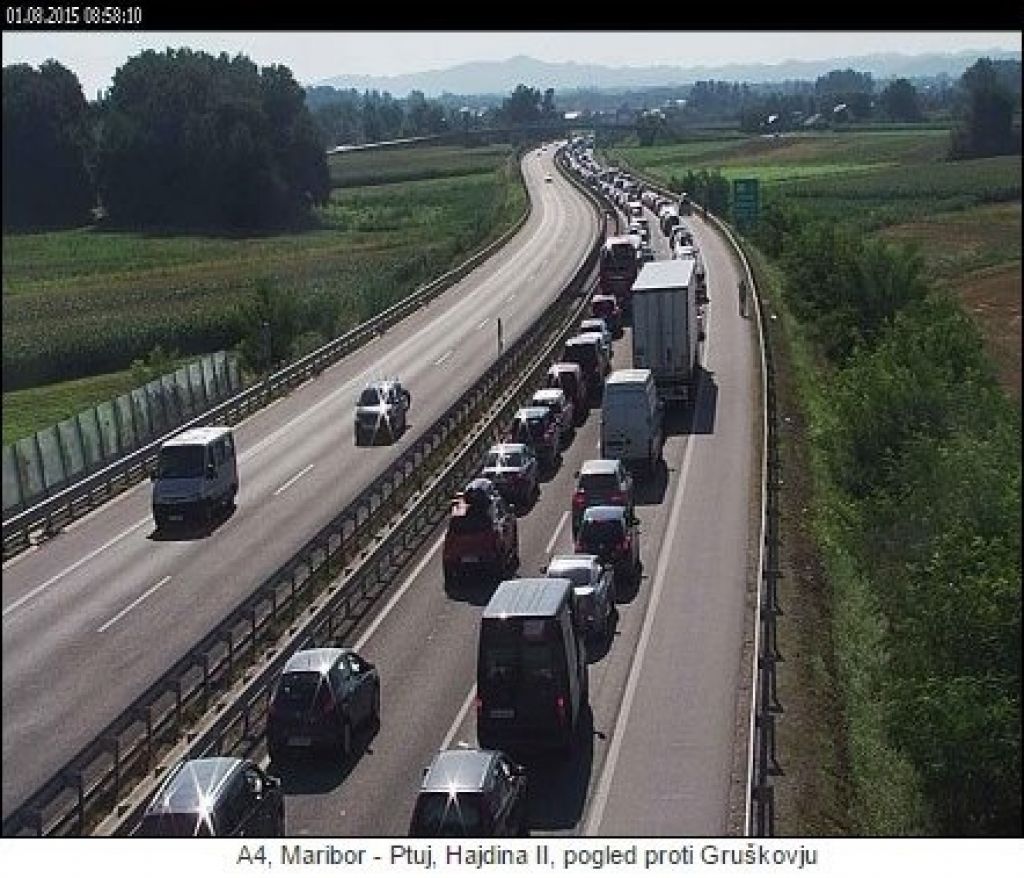 Na avtocesti na izvozu Trojane proti Ljubljani petkilometrski zastoj