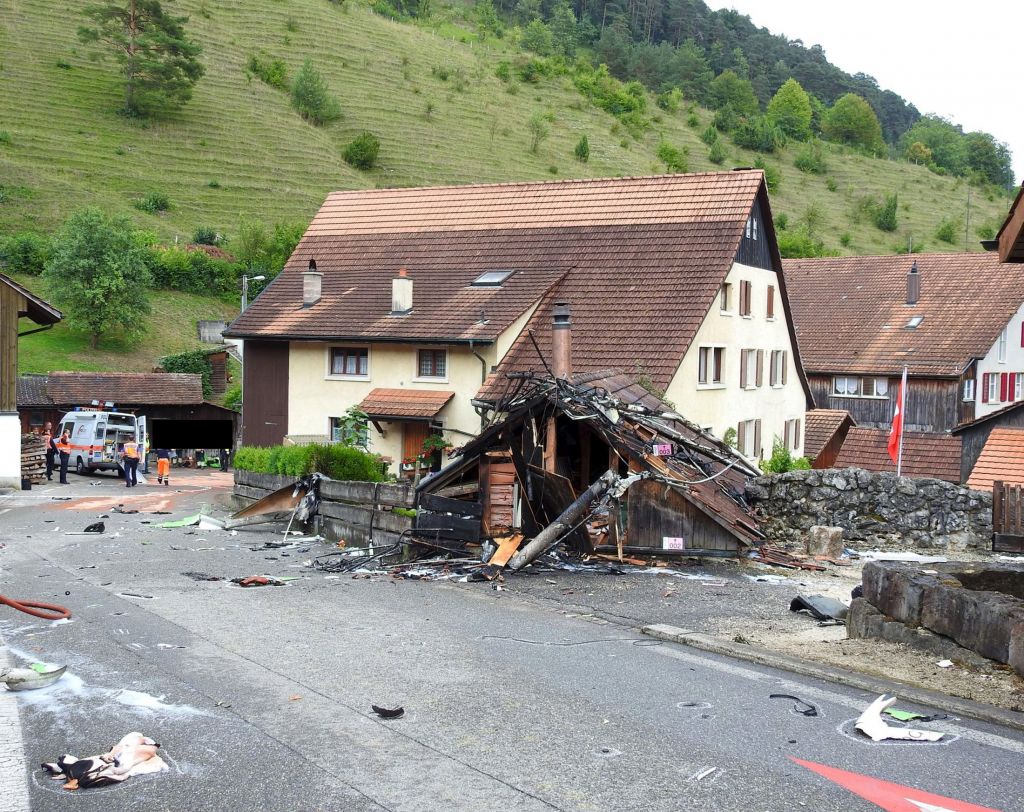FOTO: Spet nesreča na mitingu: V Švici trčili letali