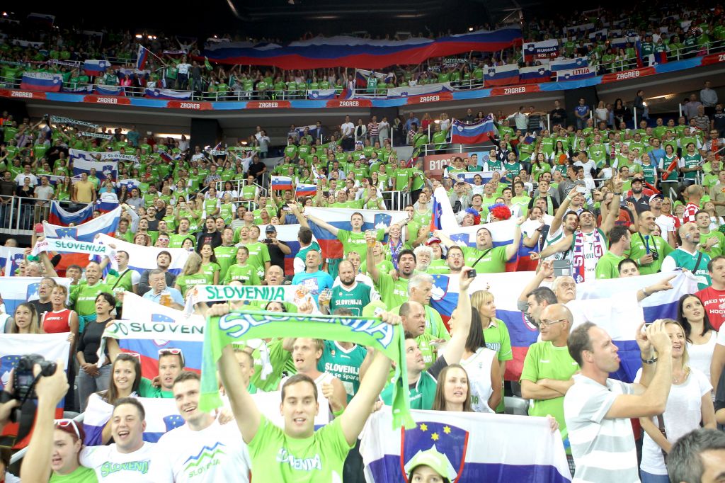 Odštevanje: lahko Srbi preglasijo slovenska grla?