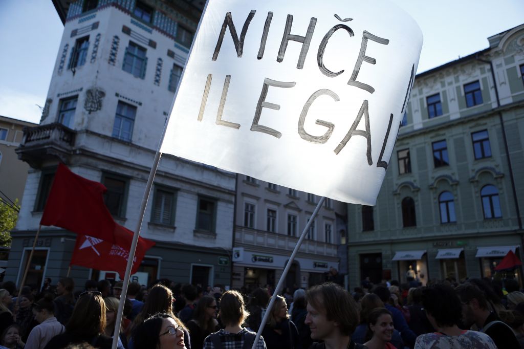 FOTO: V Ljubljani protirasistični shod: V Evropi vojna proti migrantom