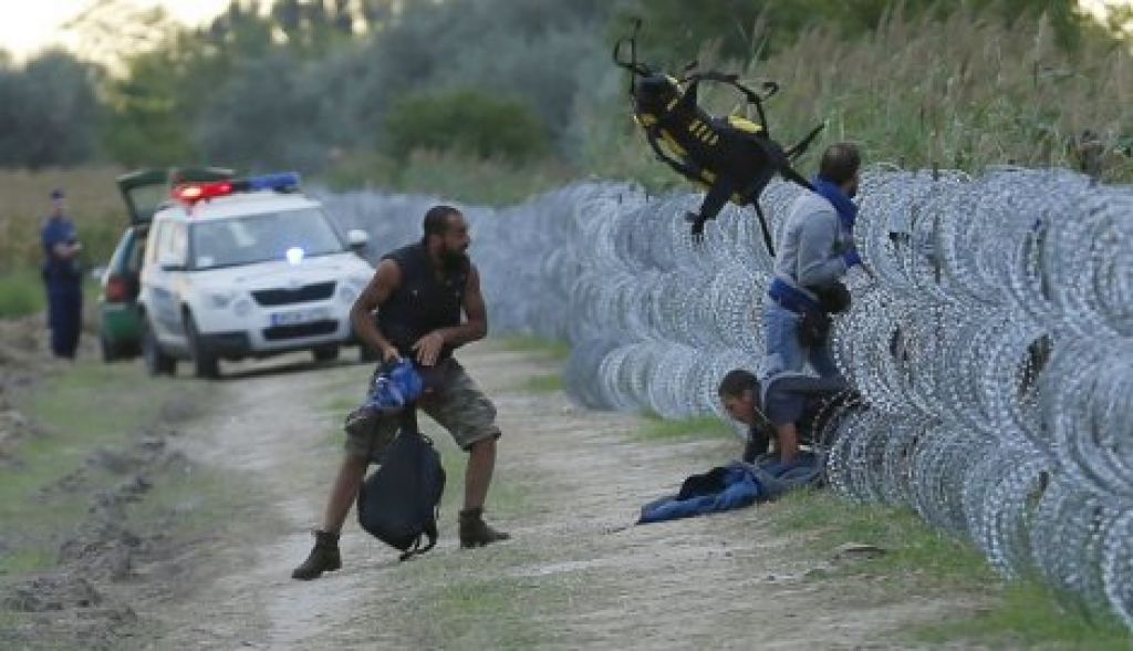 Avstrijci zaradi beguncev zaprli avtocesto, tihotapci ob 50 milijonov evrov