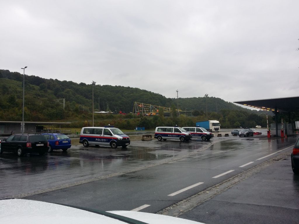FOTO: Mejni prehod Šentilj: stojijo vojaške patrulje, kazen 250 evrov