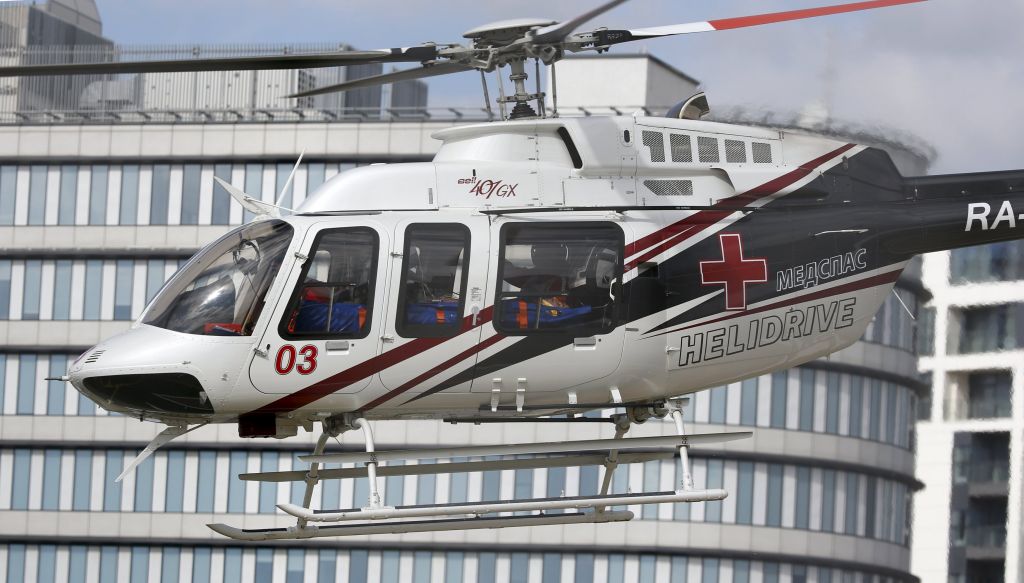 FOTO in VIDEO: Huda nesreča na treningu, dirkača odpeljal helikopter