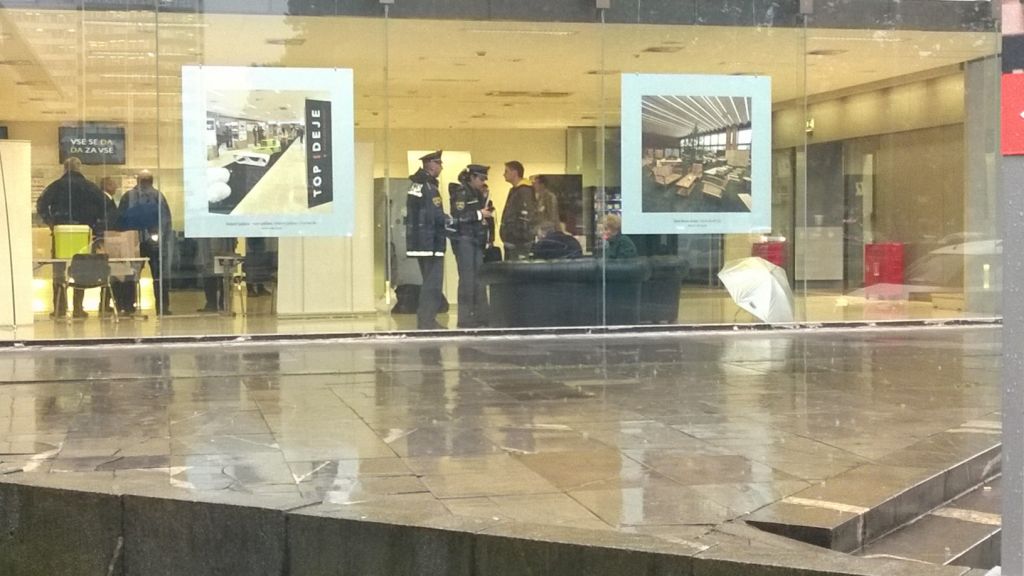FOTO: Kaj počnejo policisti na Gospodarskem razstavišču?