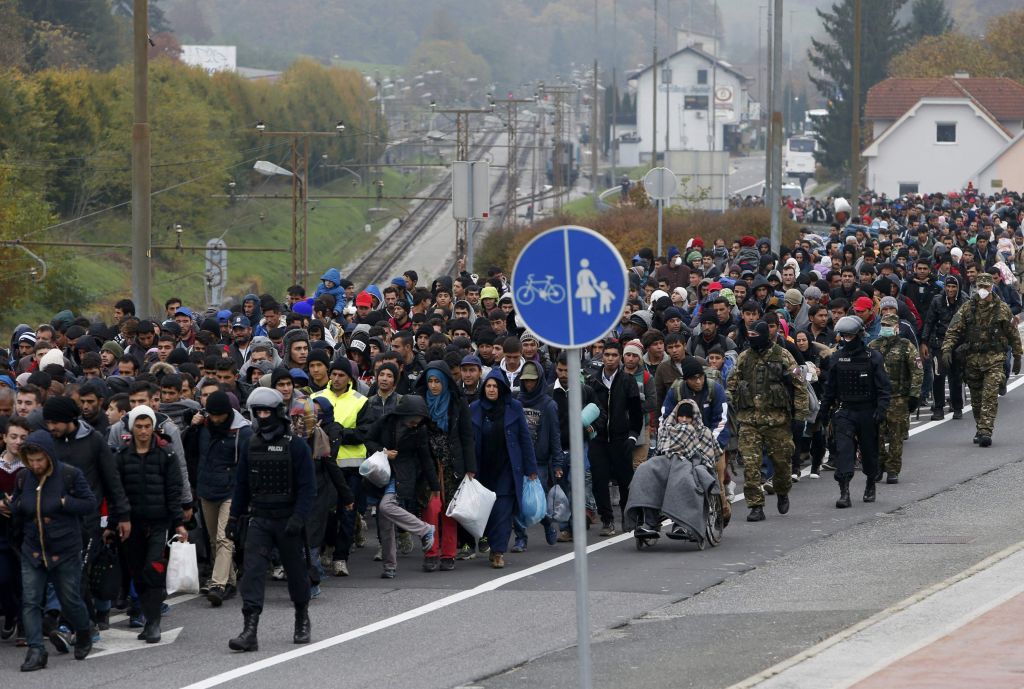 Sloveniji zbirališča za begunce, Grčiji pa brca iz schengna?