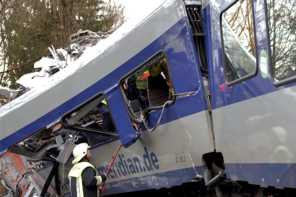 V trčenju dveh vlakov v bližini Dunaja več poškodovanih