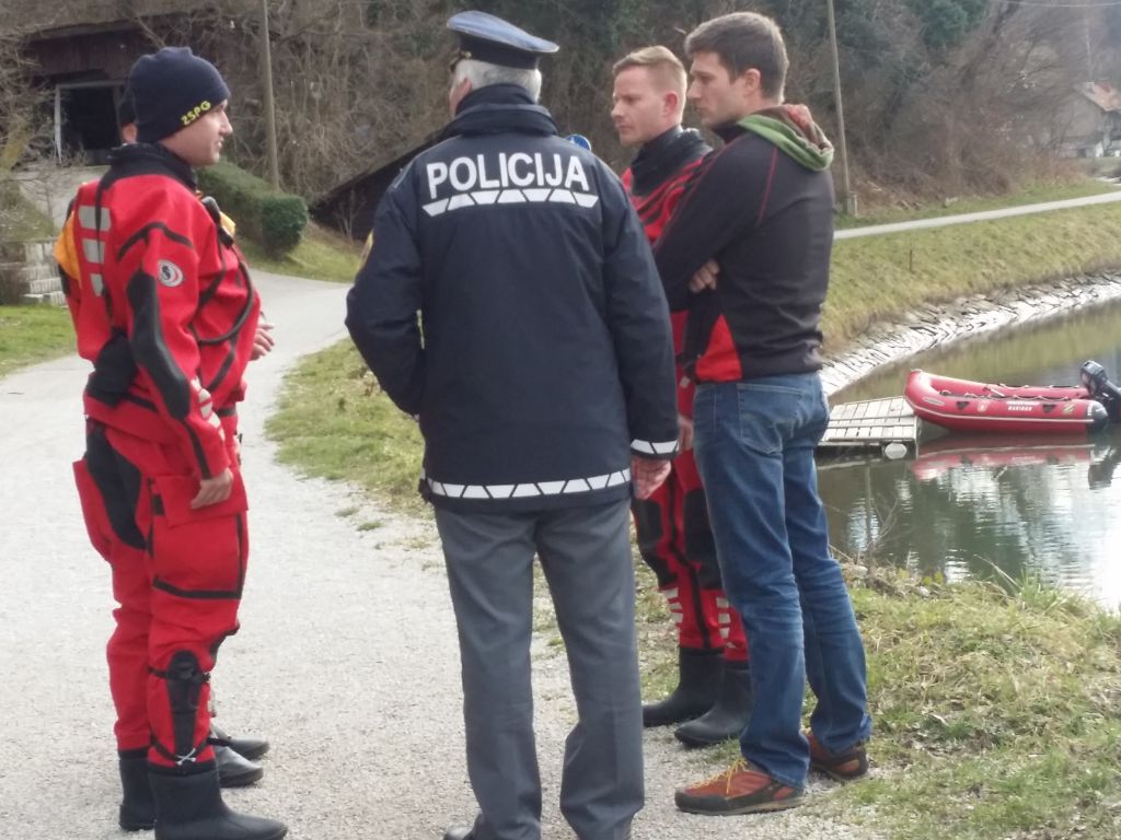 FOTO: Gasilci krenili v vodo, iščejo Domna