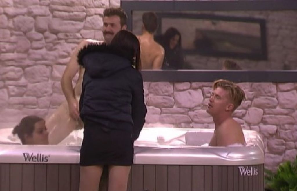 FOTO: Razvrat v Big Brotherju, opita Filip in Erik gola v akciji