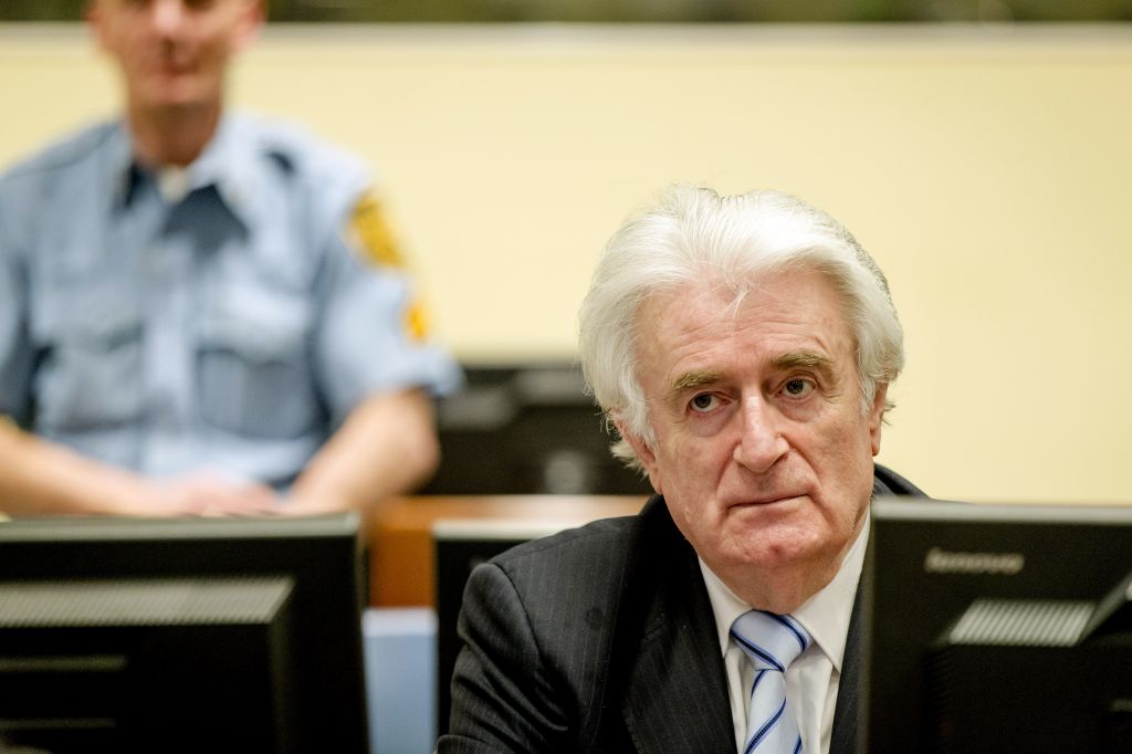 Krivec za genocid: Karadžića haaško sodišče obsodilo na 40 let zapora