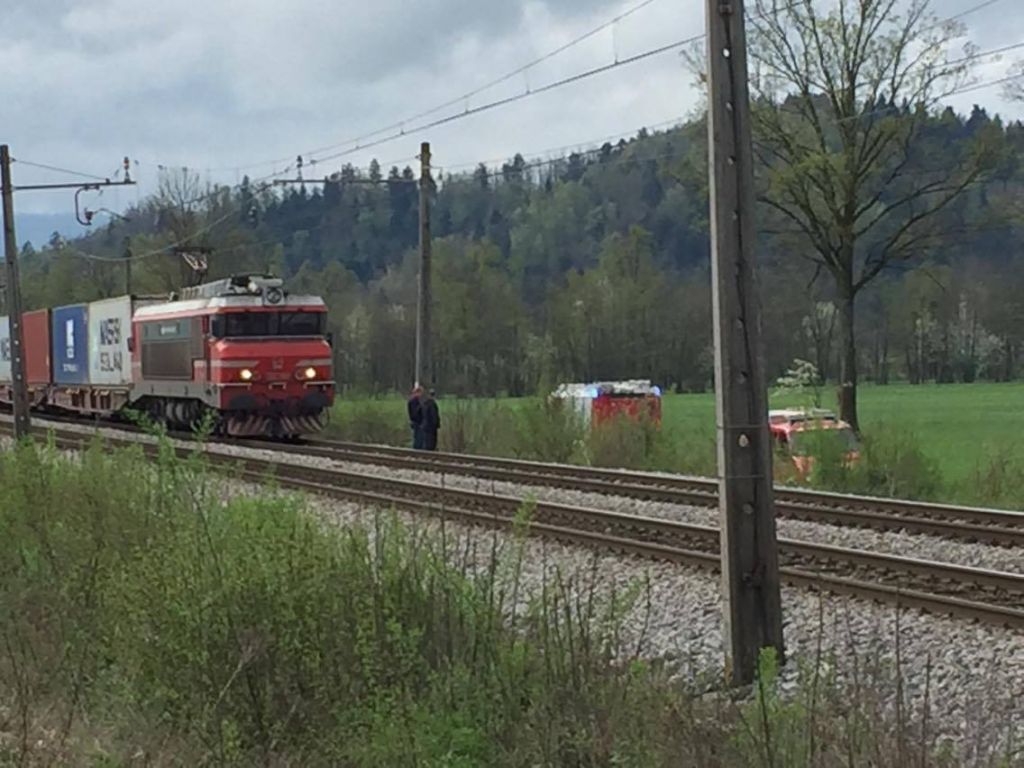 FOTO: Vlak povozil moškega